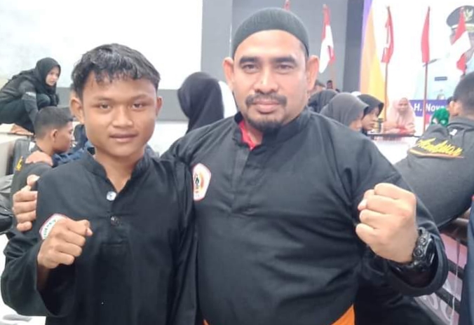 Atlet Pencak Silat Aceh Tamiang, Sandy Prasetya raih medali emas dalam ajang Popda di Aceh Barat. Foto : Ist